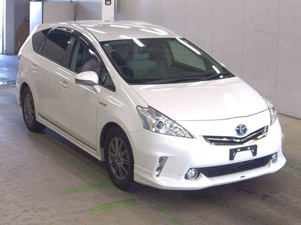 Prius Alpha 41